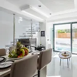 Maria Villa *