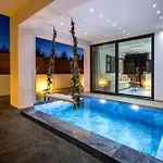 Maria Villa *